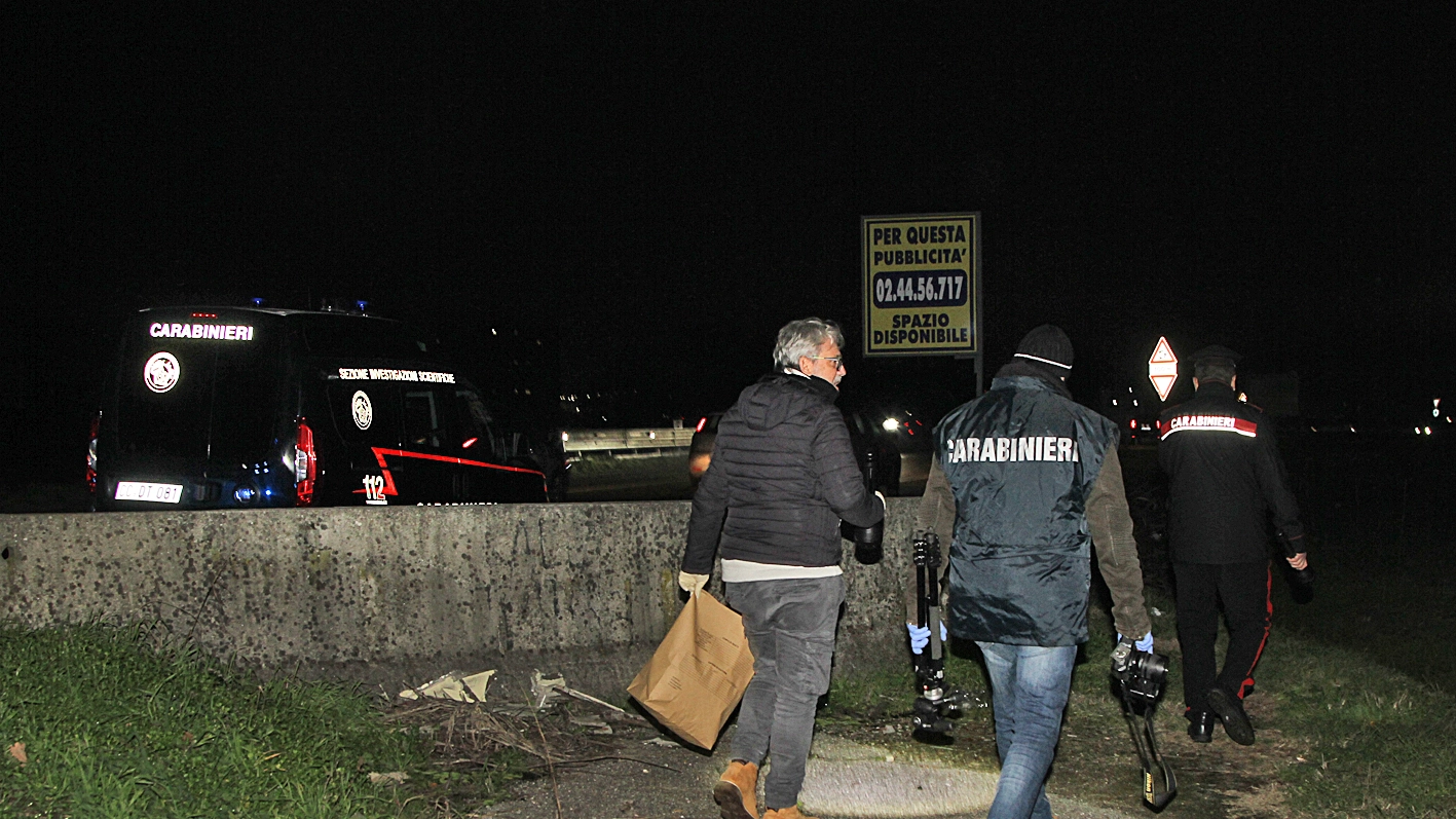 Locate, i rilievi dei carabinieri nella zona in cui è stata violentata la donna