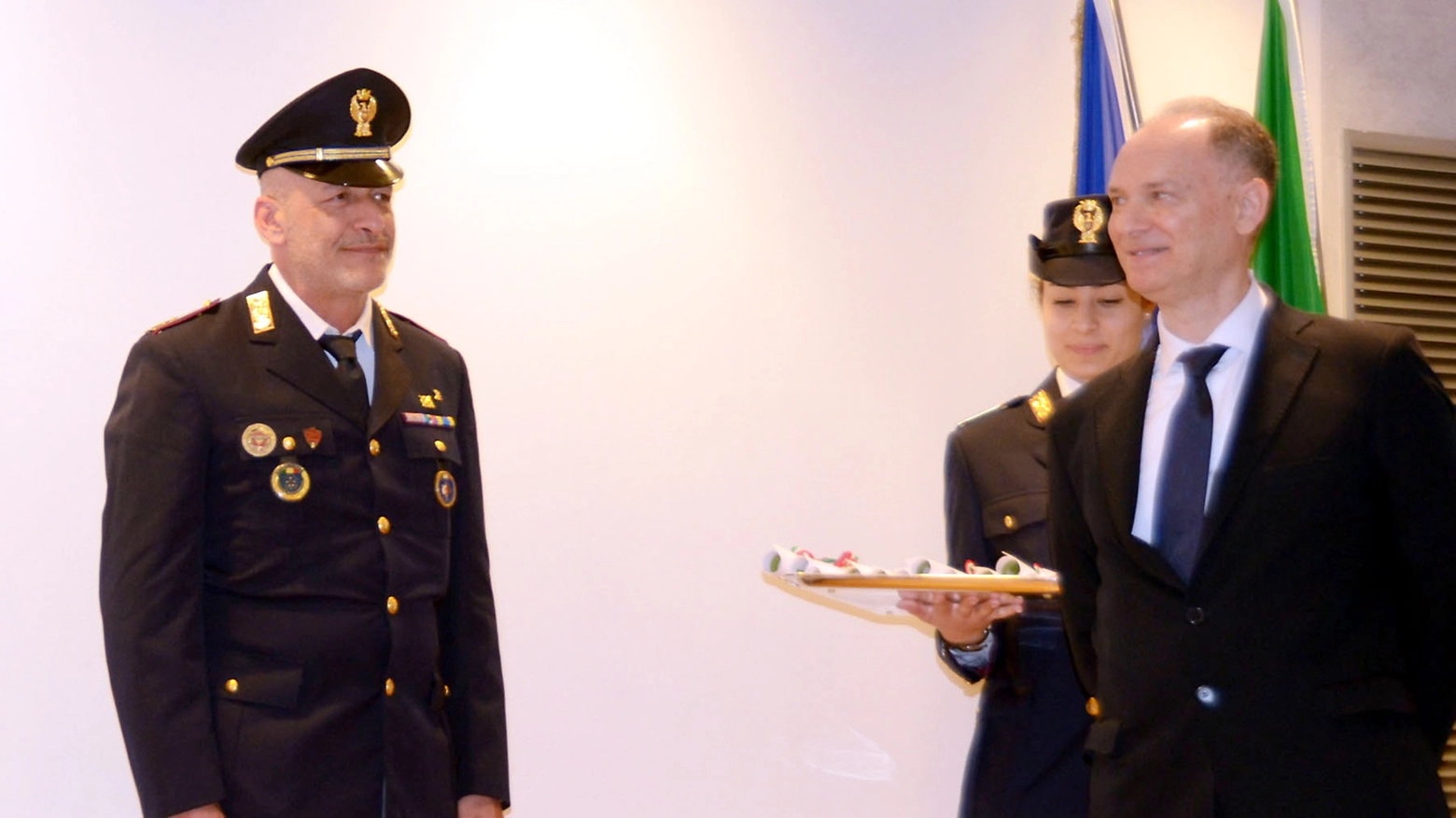 Il vice ispettore Michele Vasta premiato alla festa della Polizia