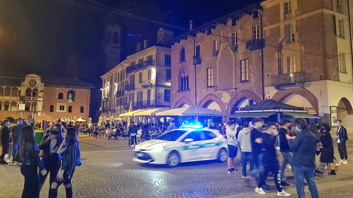 Il sabato sera della movida a Pavia preoccupa