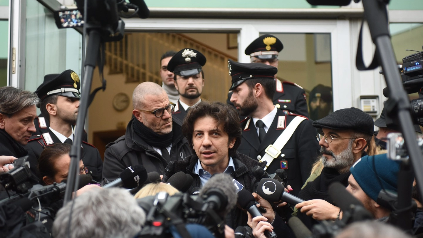 marco Cappato all'uscita dalla caserma dei carabinieri (Lapresse)
