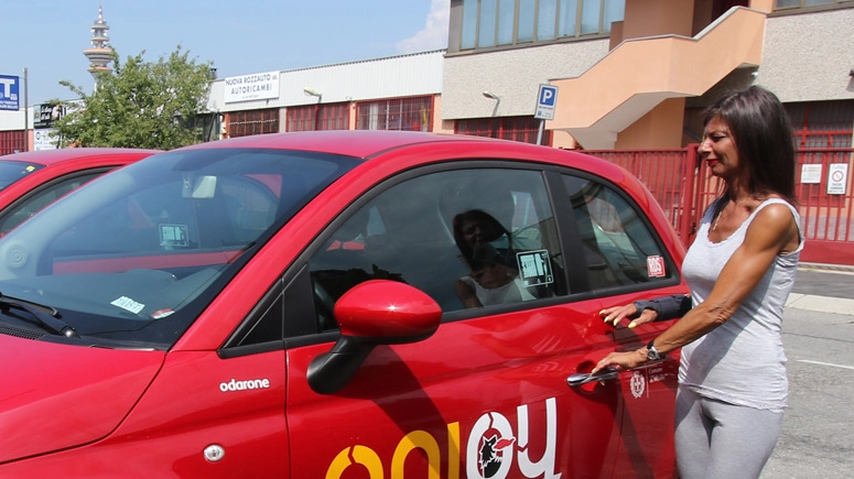 Le Fiat 500 rosse di Enjoy torneranno a Buccinasco