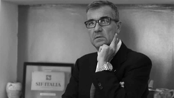Luca Ruffino, indagini sul telefono del manager suicida. I funerali in forma privata