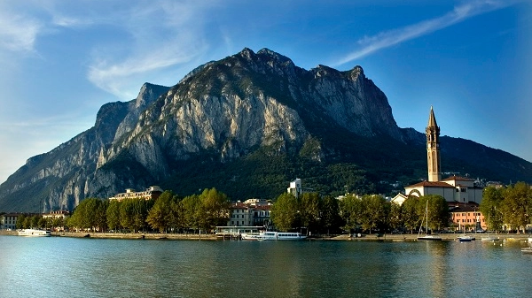 Un'immagine del  lago e del San Martino