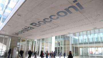 Università Bocconi, commenti offensivi e discriminatori contro i bagni gender neutral: sospesi tre studenti