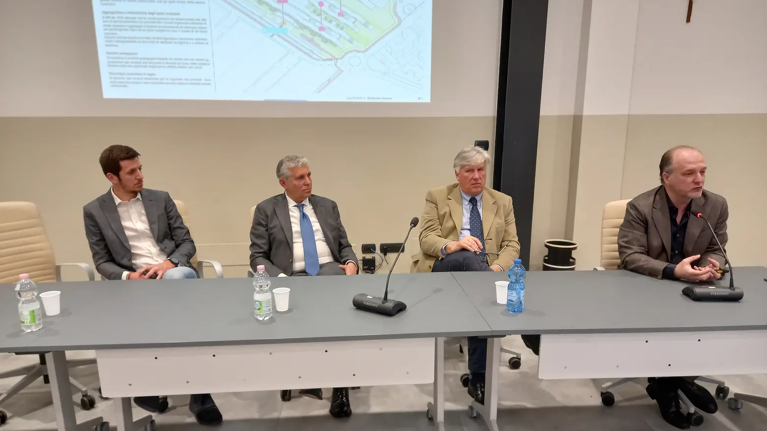 Un momento della presentazione dell'ambizioso progetto alla comunità ghedese 