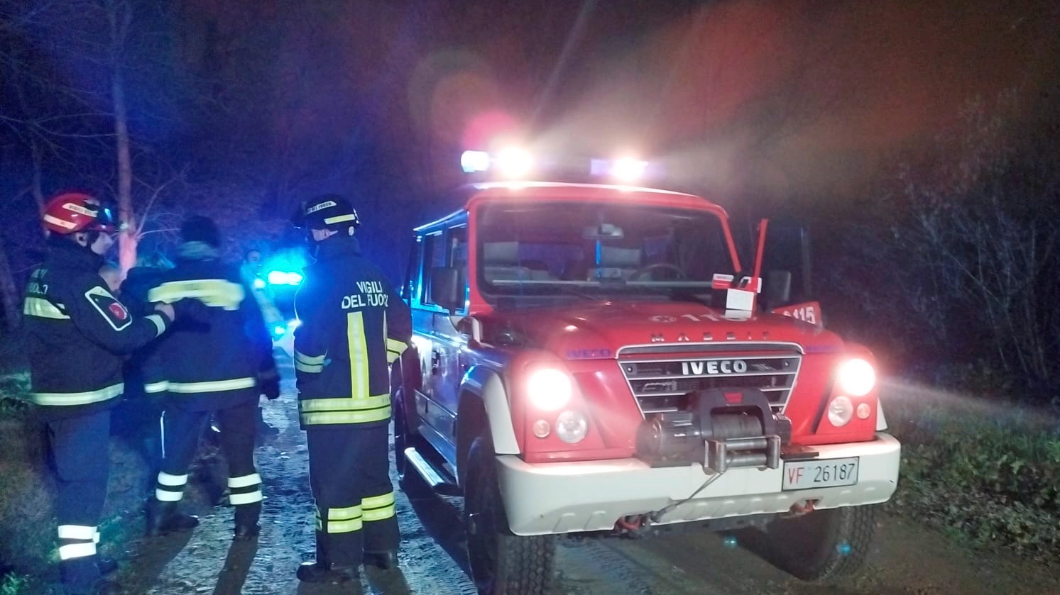 I pompieri in via Milazzo per il recupero del corpo