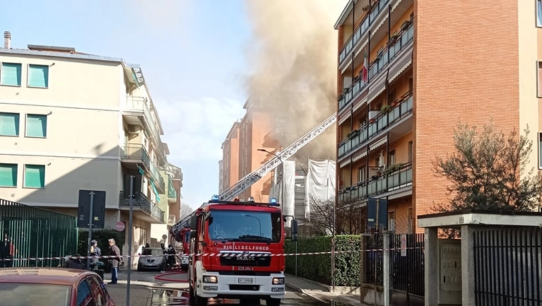 Le operazioni di spegnimento da parte dei vigili del fuoco