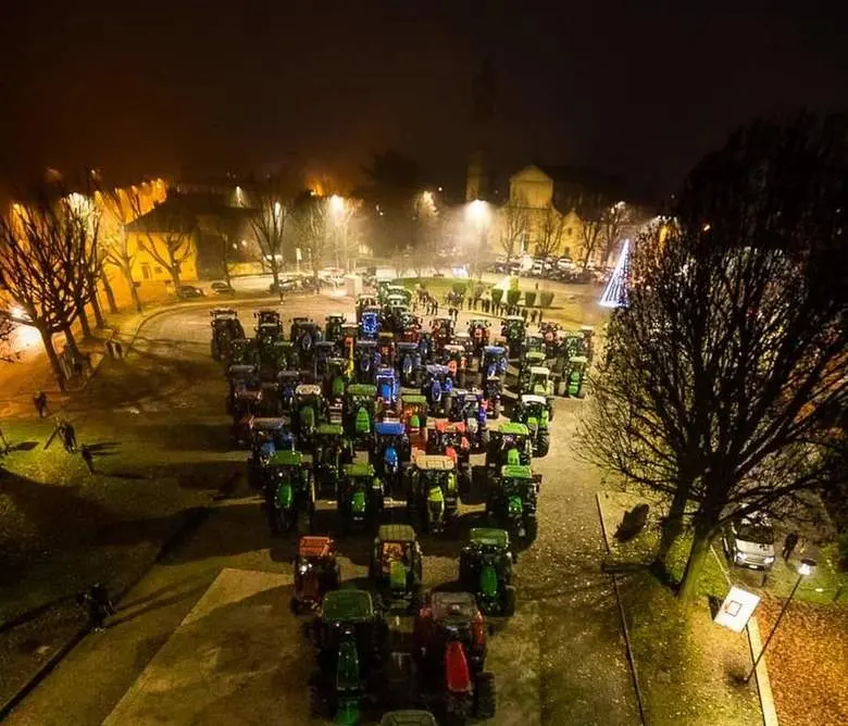 A Caselle Landi le luci dei trattori illuminano a festa il Natale lodigiano