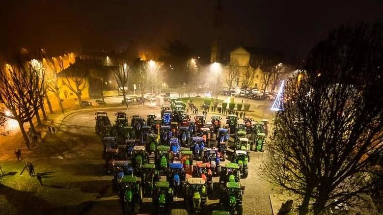 Le suggestive luci dei trattori lodigiani per il Natale di Caselle Landi