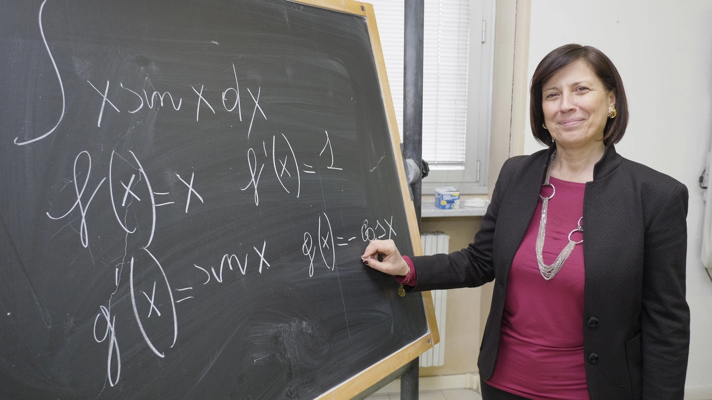 Lorella Carimali insegna matematica e fisica (Newpress)