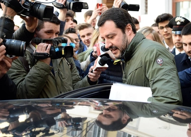 Salvini: "Governo? No pregiudizi su Di Maio". Ma Berlusconi lo gela