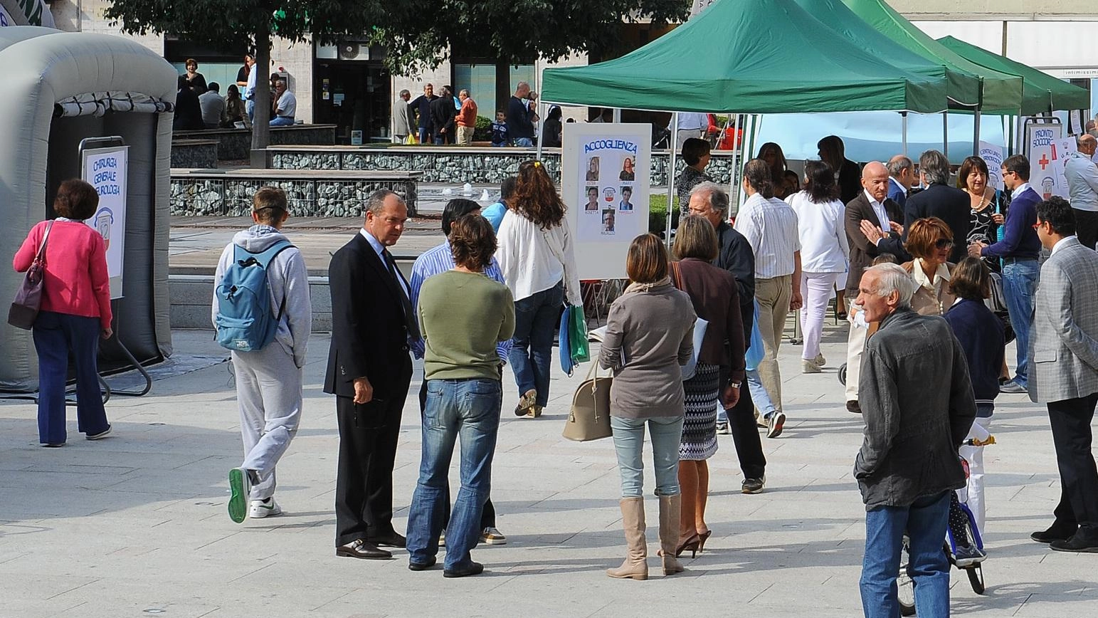 Piazza San Magno si trasforma in vetrina di libri