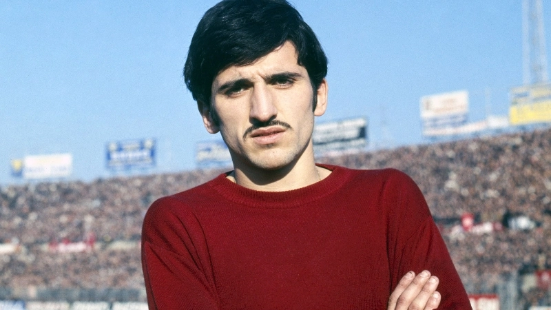 Gigi Meroni con la maglia del Torino 