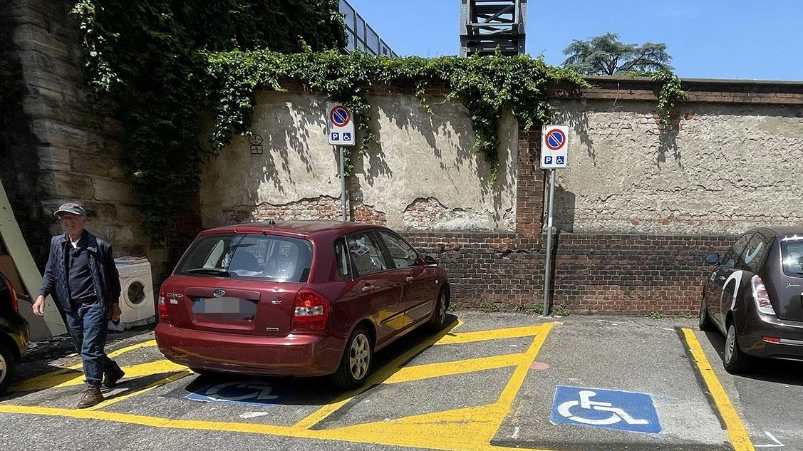 Disabili, l’auto  sta stretta  Due errori al posto di uno