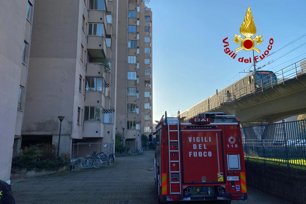L'intervento dei vigili del fuoco a Cologno Monzese