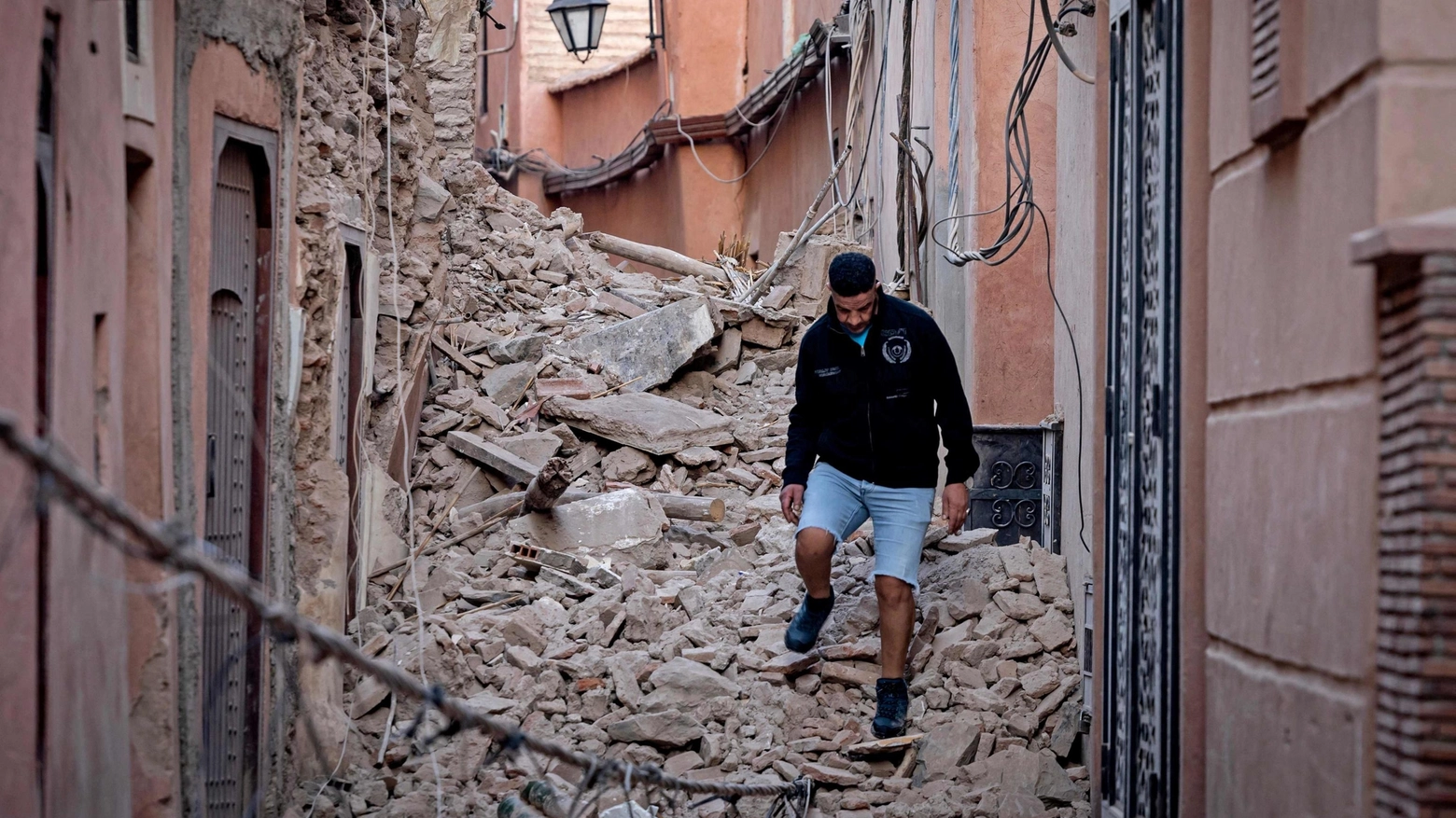 Scene di distruzione a Marrakesh, devastata dal terremoto