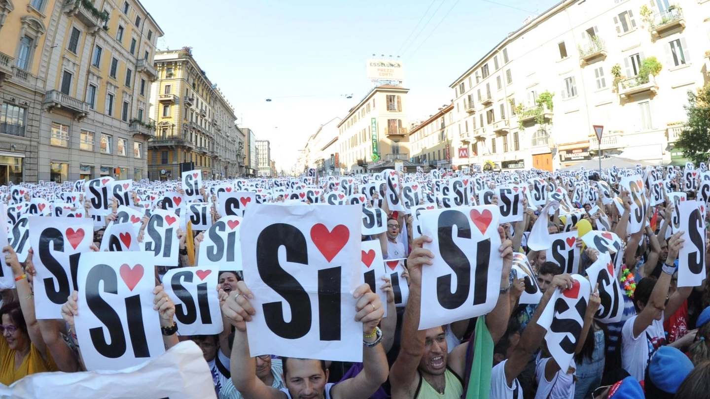 Manifestazione in centro per il Gay Pride Milano 2015