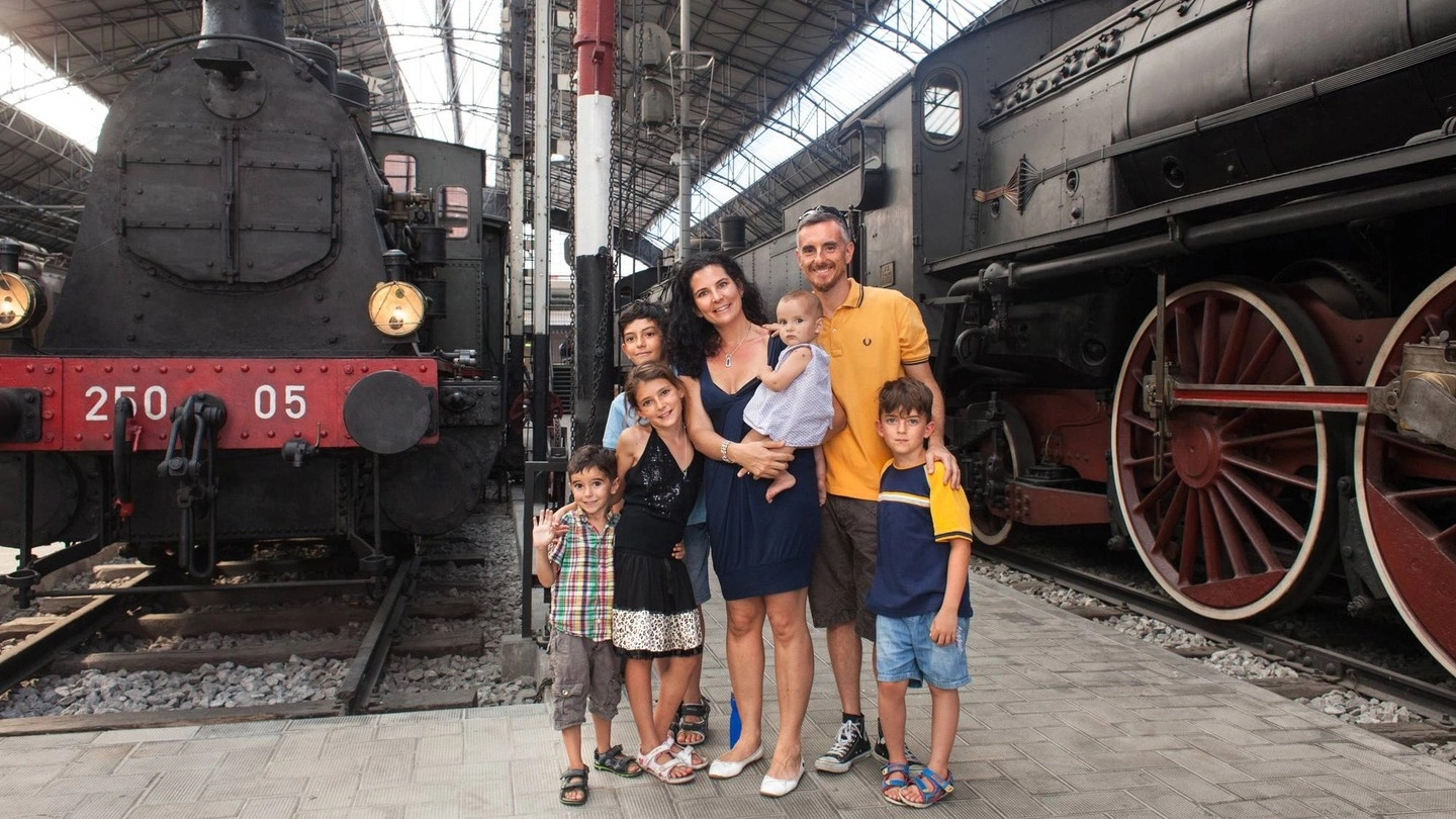 Erika Di Martino con il marito Matteo e i figli durante un’uscita didattica