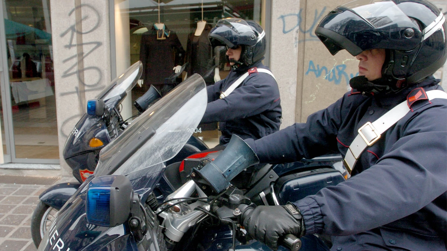 Carabinieri in moto (foto di archivio) Carabinieri in moto (foto di archivio)