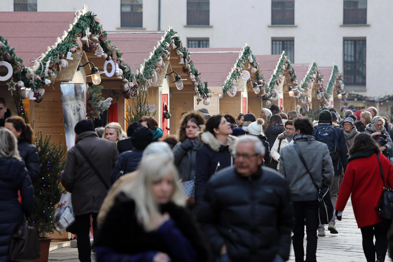 Mercatino di Natale in piazza Duomo 