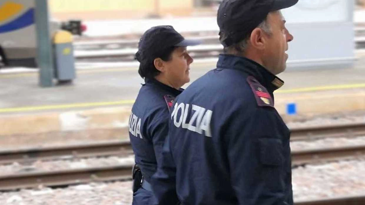 Gli uomini della Polizia ferroviaria sono riusciti a bloccare i minorenni Gli uomini della Polizia ferroviaria sono riusciti a bloccare i minorenni