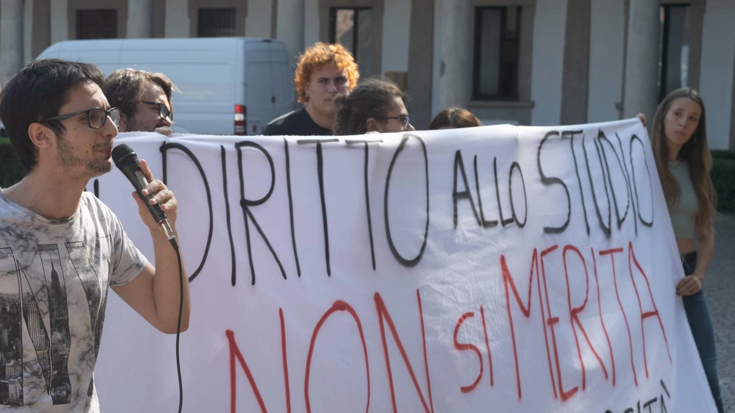 "Taglio alle borse di studio: sarà crisi sociale" "Taglio alle borse di studio: sarà crisi sociale"