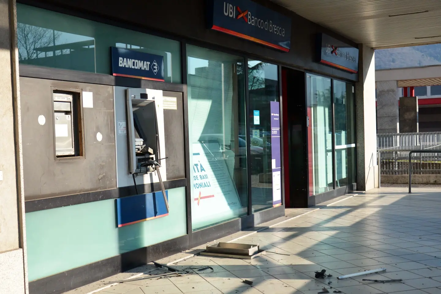 Bancomat sotto attacco, colpo al Banco di Brescia di via Masaccio