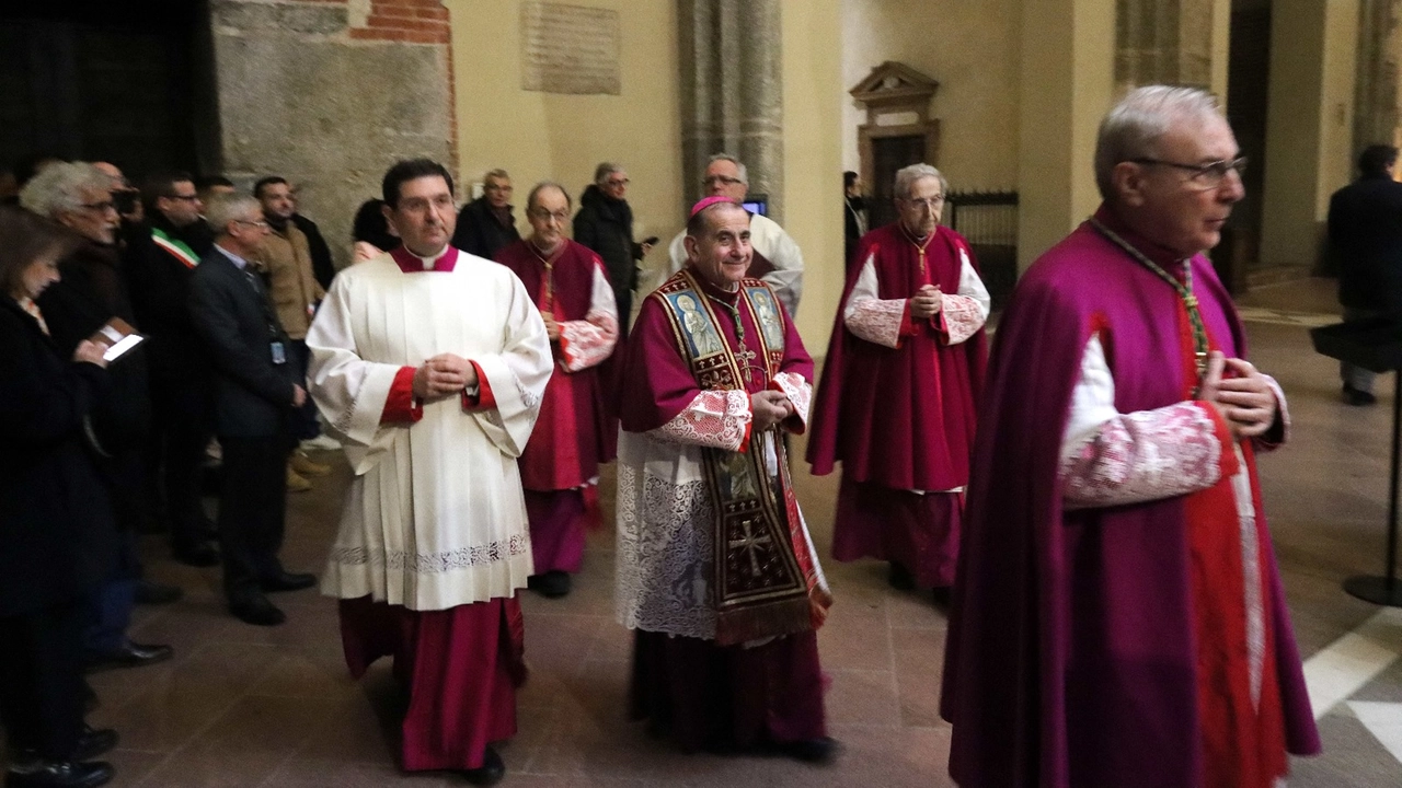 L'arrivo di Mario Delpini alla Basilica di Sant'Ambrogio (Foto Salmoirago)