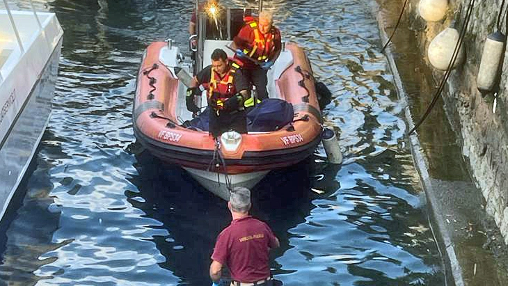 Le operazioni di recupero del corpo del 52enne annegato nel Lario Le operazioni di recupero del corpo del 52enne annegato nel Lario