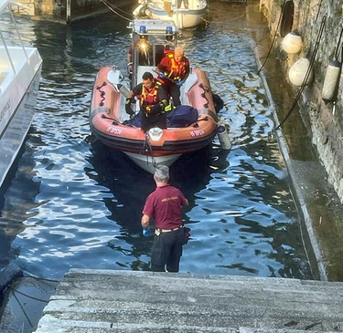Cade nel lago di Como all’alba dopo la festa di matrimonio: turista americano morto a Tremezzina