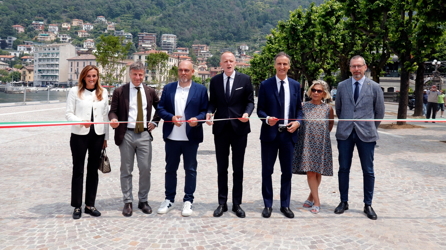 L'inaugurazione del nuovo lungolago a Como
