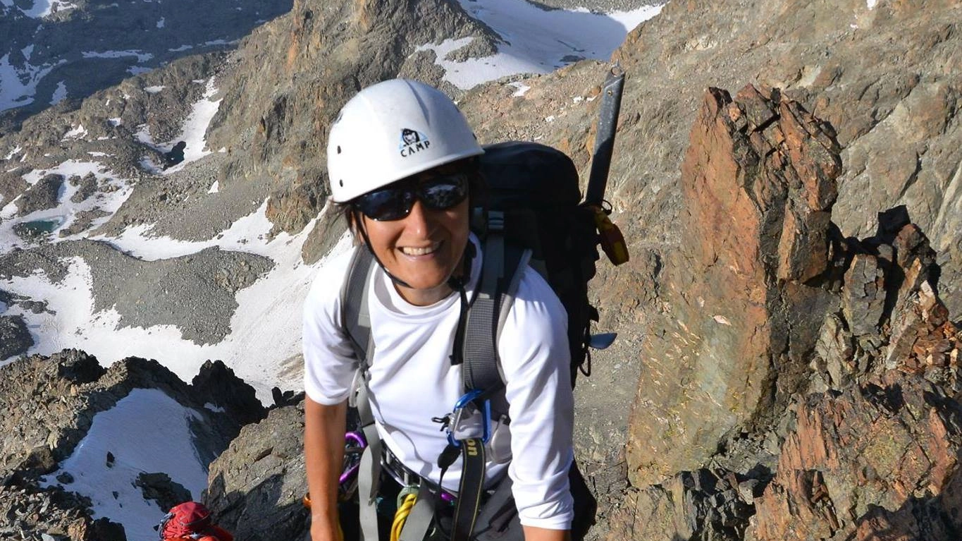 Evelina Tomasoni durante un'escursione sul Monviso (foto tratta dal suo profilo Facebook)