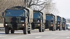 Bergamo, marzo 2020: i camion dell'esercito trasportano le bare