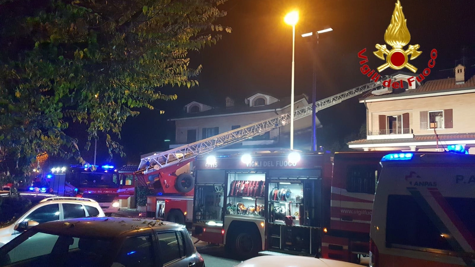L'intervento dei vigili del fuoco a Buccinasco