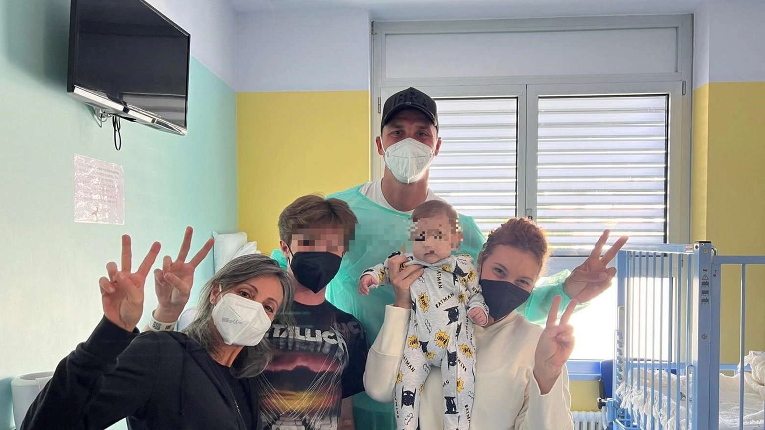 Zlatan Ibrahimovic in visita all'ospedale di San Donato