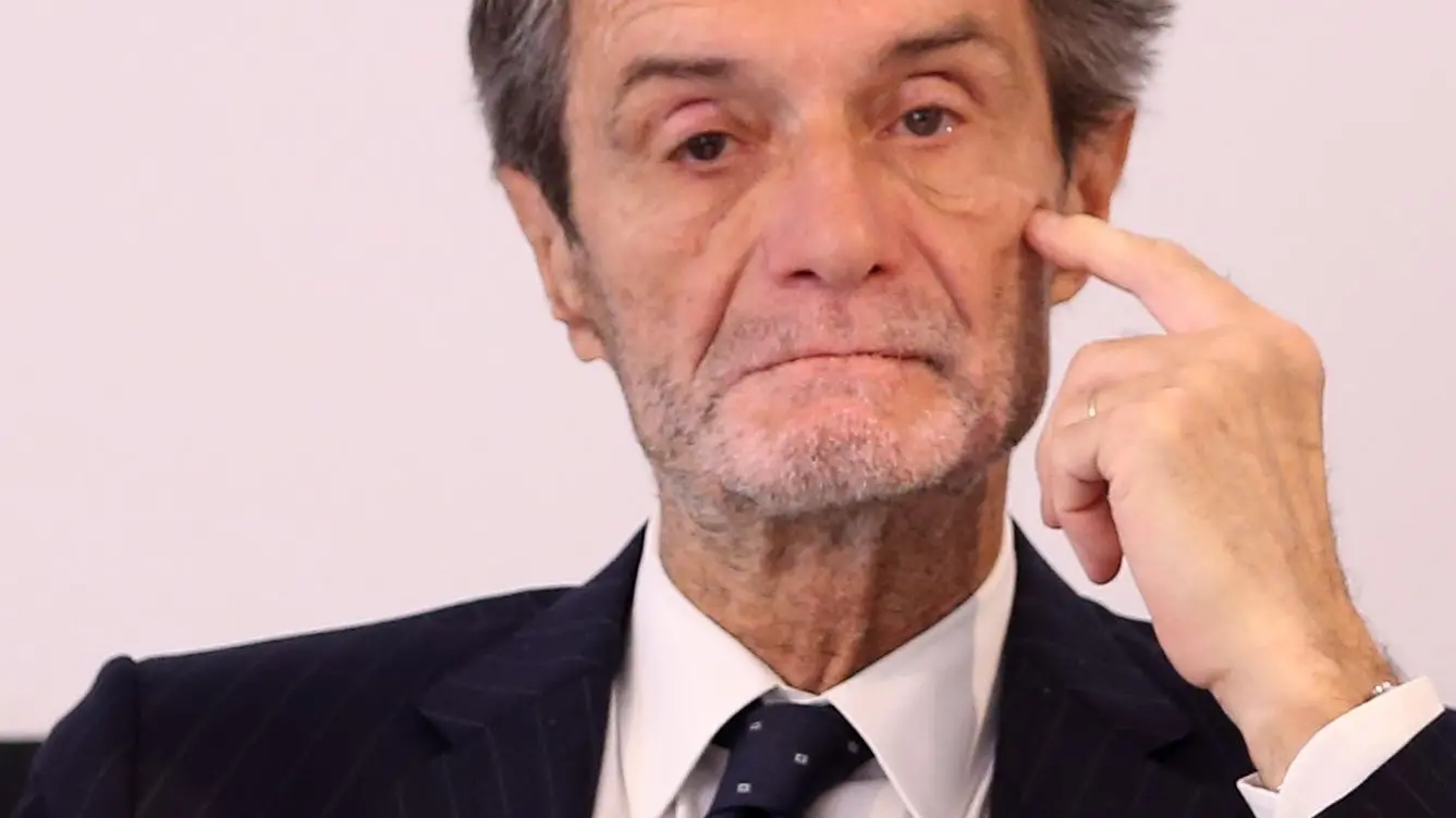 La riforma di Letizia nel mirino Fontana apre a Bertolaso: "Se serve si può cambiare" La riforma di Letizia nel mirino Fontana apre a Bertolaso: "Se serve si può cambiare"