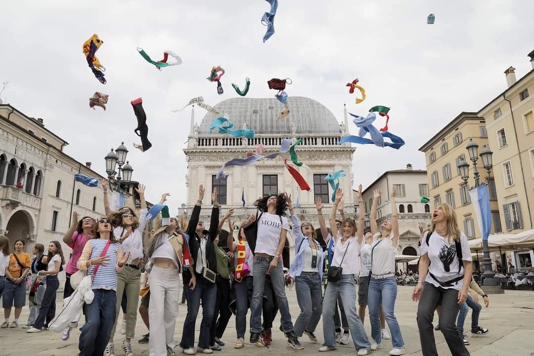 Festeggiamento per il successo dell'iniziativa a Brescia