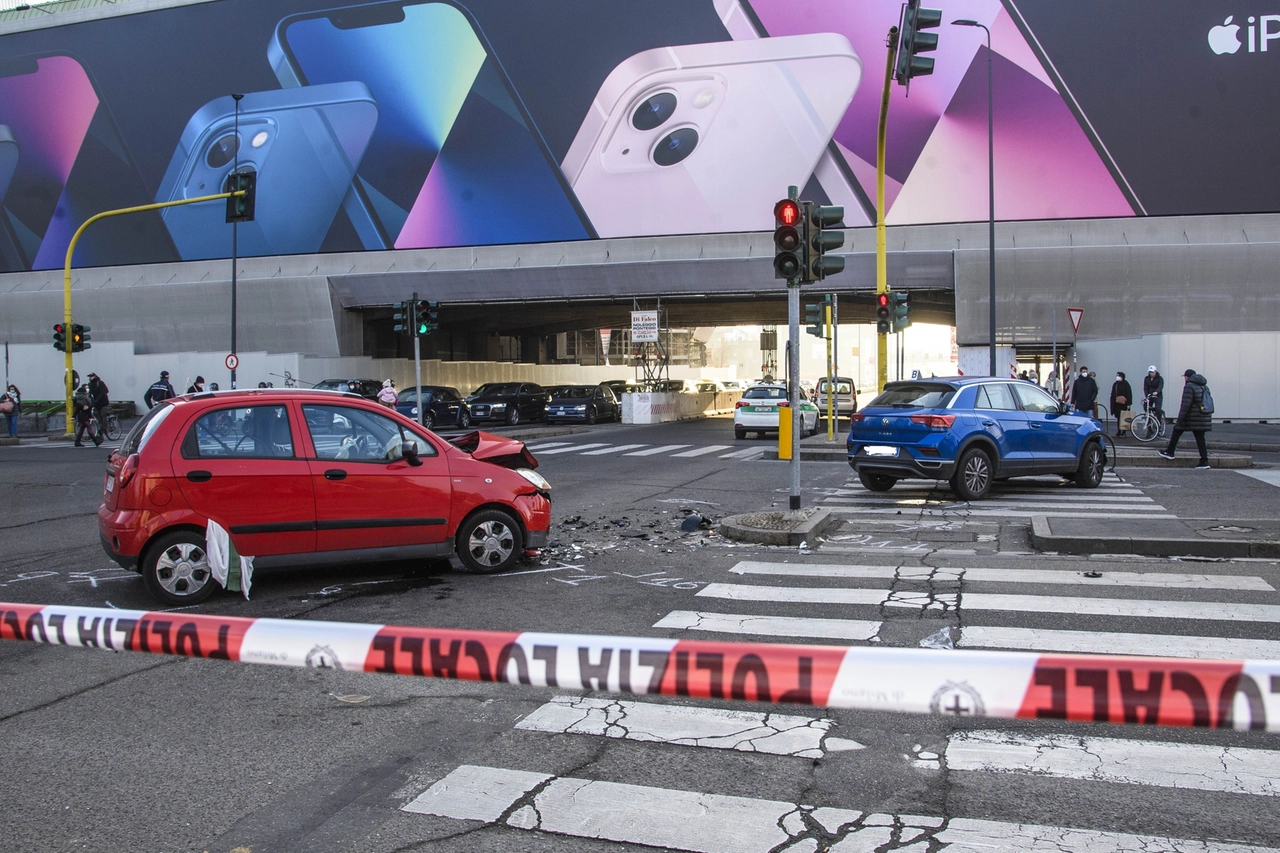 Incidente stradale Vial Melchiorre Gioia angolo Via Sassetti