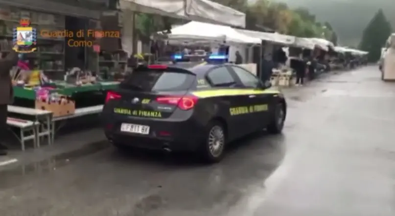 Lavorava in nero al mercato ma percepiva reddito di cittadinanza: denunciato / VIDEO