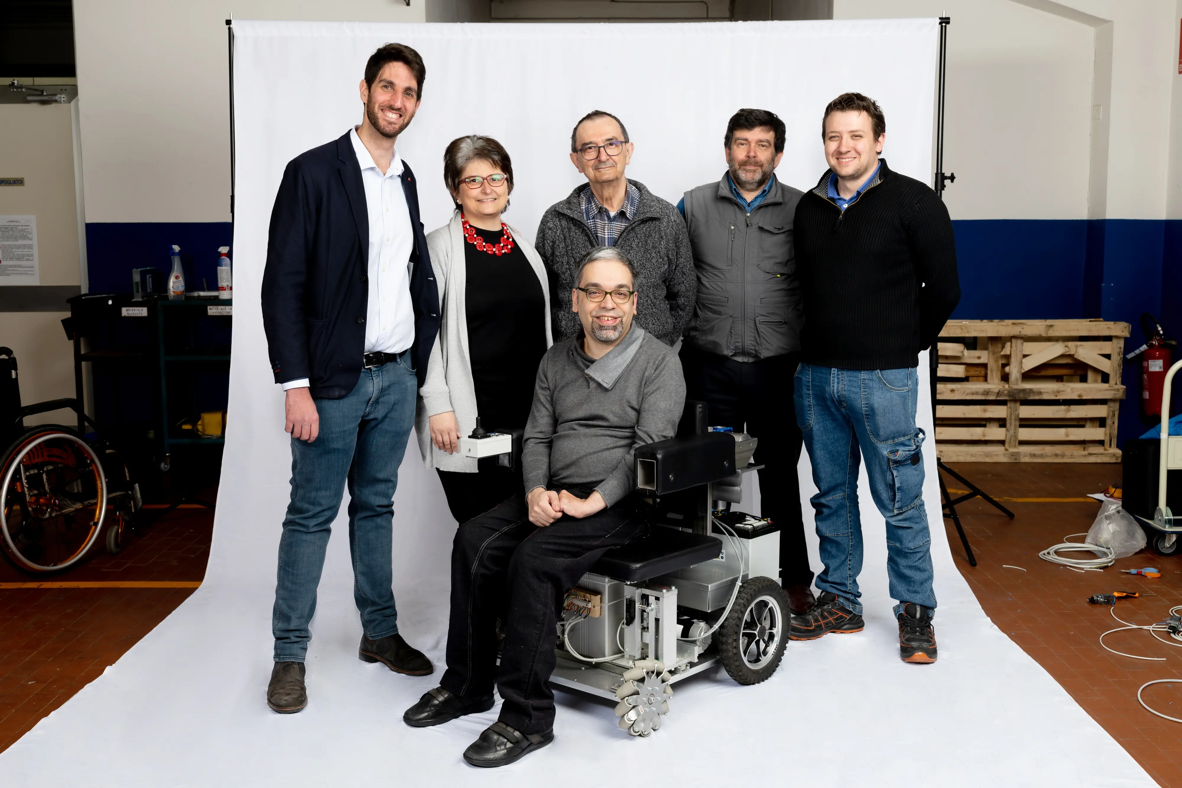 Avanchair, la sedia a rotelle che si ricarica alle colonnine delle auto elettriche
