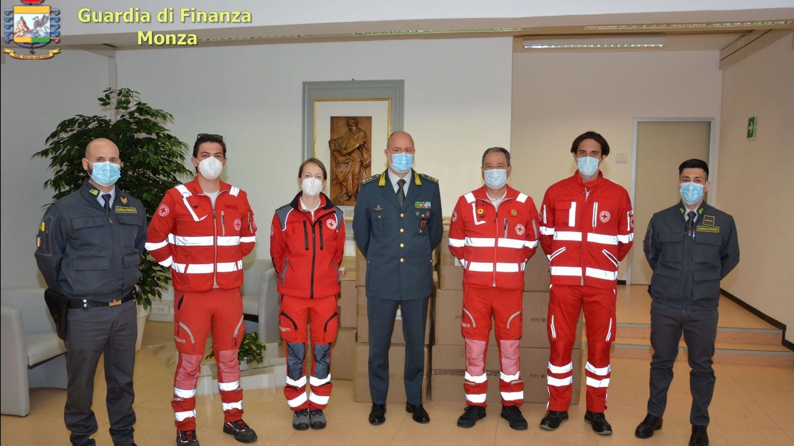 Monza, mascherine contraffatte donate in beneficenza dalla Finanza