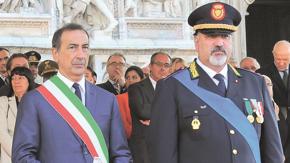 L'ex comandante della polizia locale con il sindaco Giuseppe Sala (NewPress)