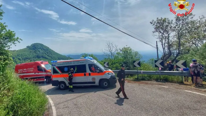 I soccorritori sul muro della Val Cava I soccorritori sul muro della Val Cava