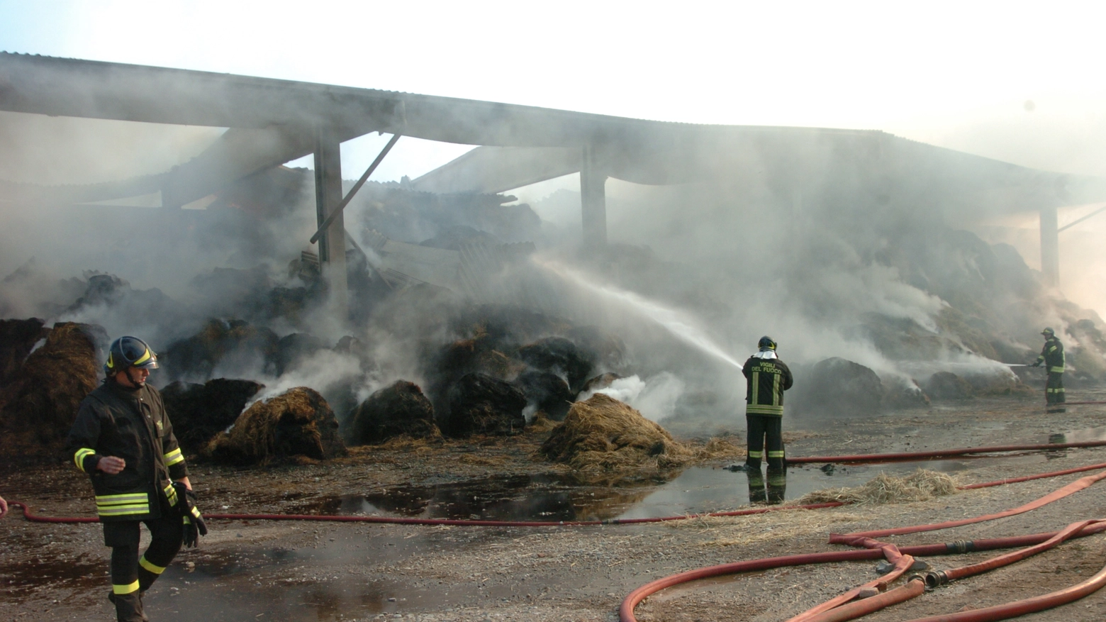 Incendio in una cascina a Dovera