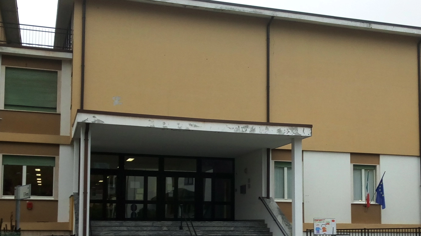 La scuola media Garibaldi di Chiavenna (Anp)