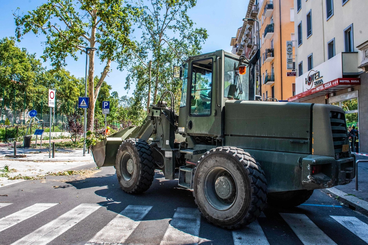 Anche la ruspa per liberare le strade