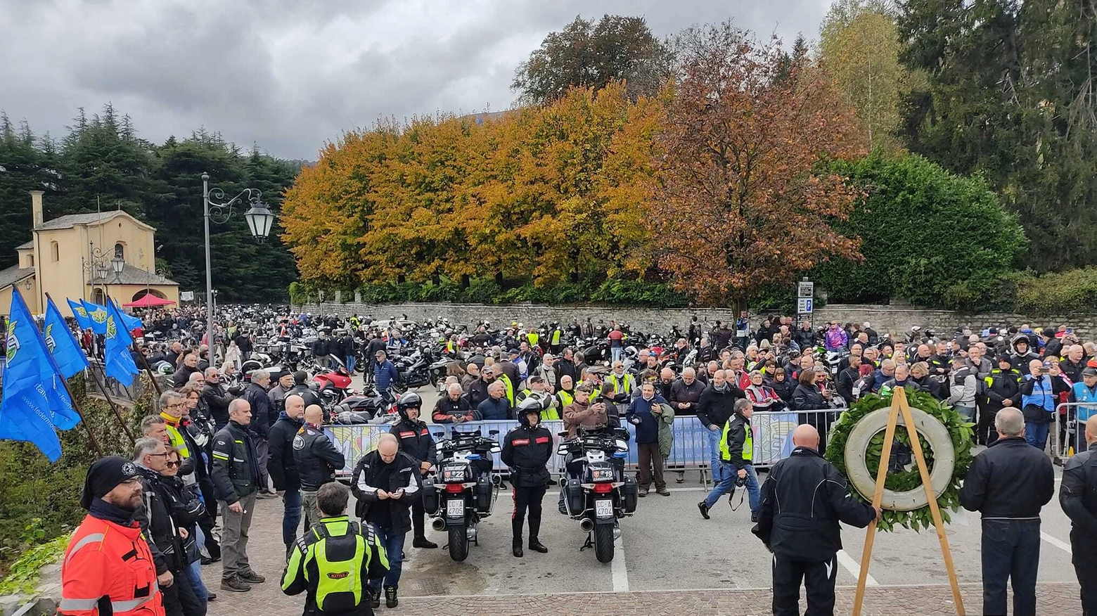 I motociclisti nel momento della preghiera