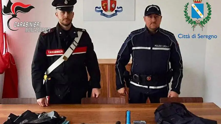 Fermato il cannibale delle auto Nello zaino gli attrezzi del mestiere Fermato il cannibale delle auto Nello zaino gli attrezzi del mestiere