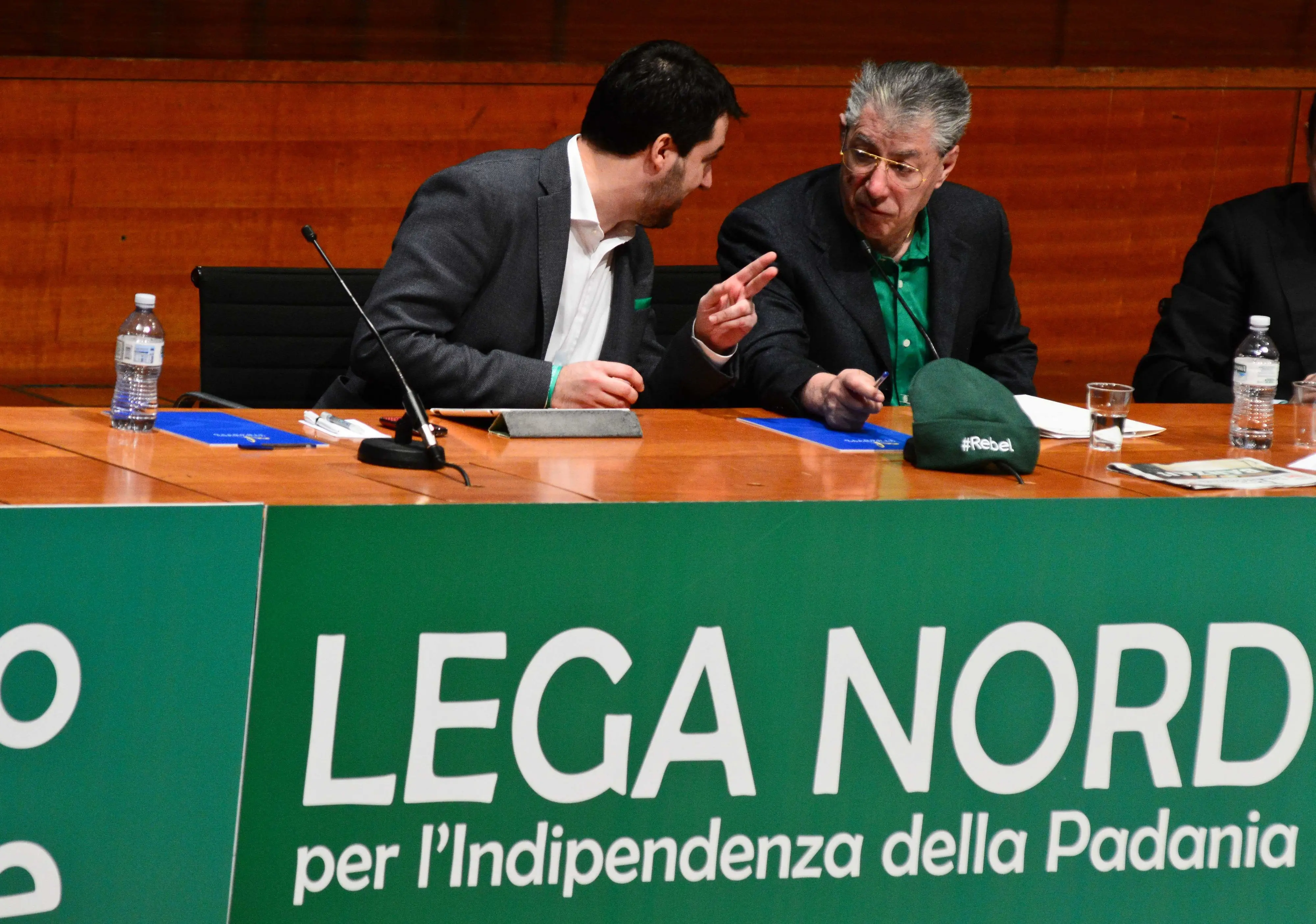 Lega, consiglieri tentati dal Comitato del Nord: attesa per l'incontro Salvini-Bossi