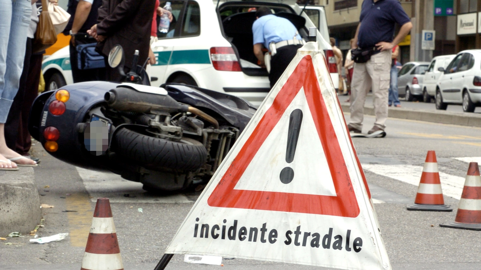 Incidente moto in via dei Ciclamini a Milano